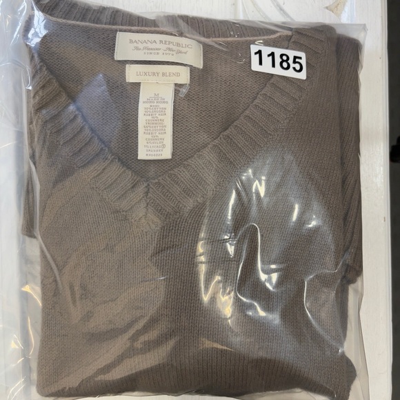 Banana Republic Luxury Blend V Neck Sweater Men's M Tan Cotton Angora Cashmere - Picture 7 of 7